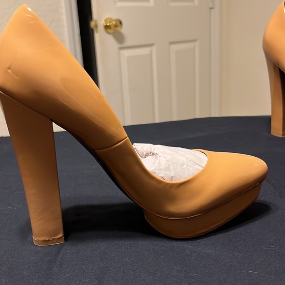 Charles Jourdan, Camel colored, platform heels - Picture 7 of 9